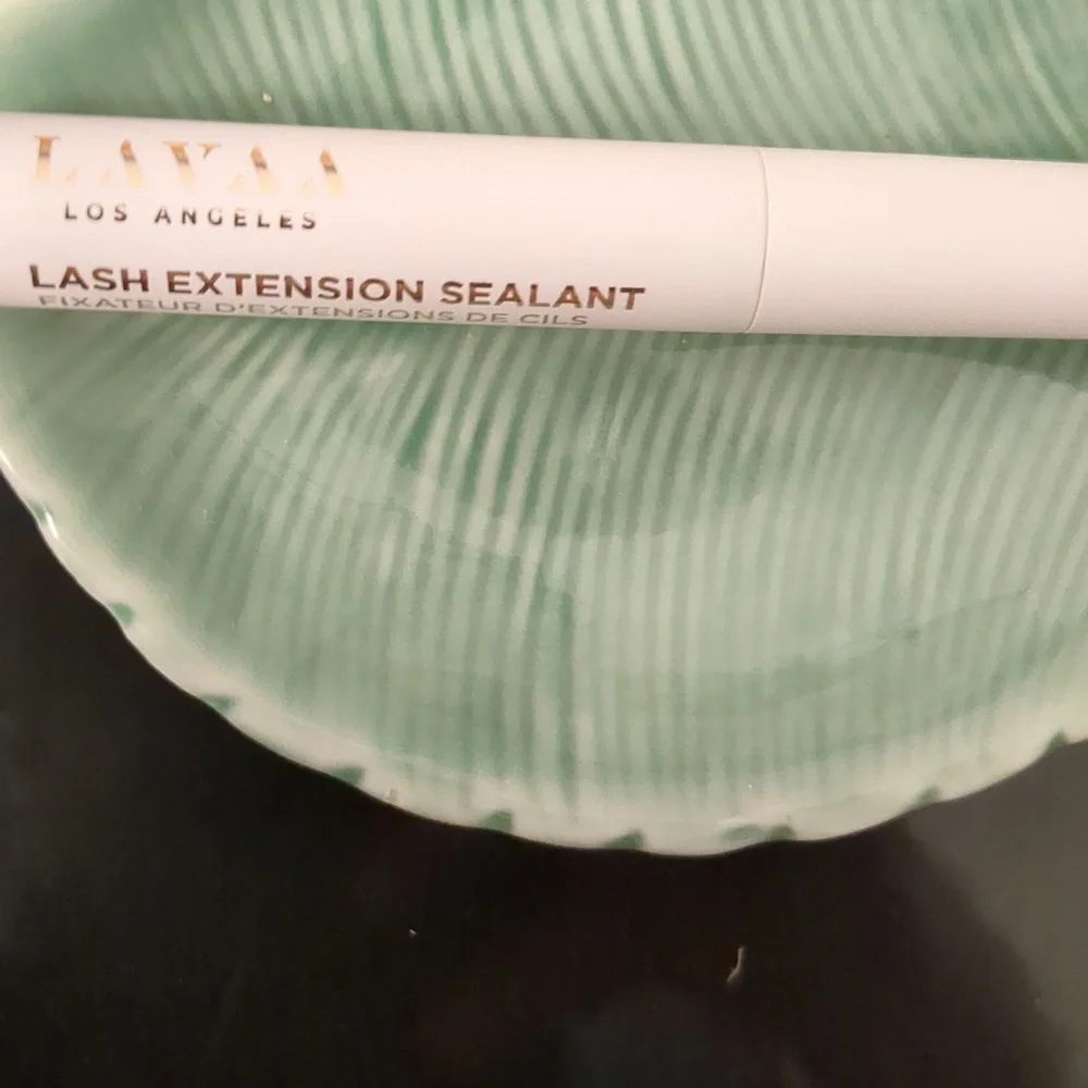 Lash Extension Sealant